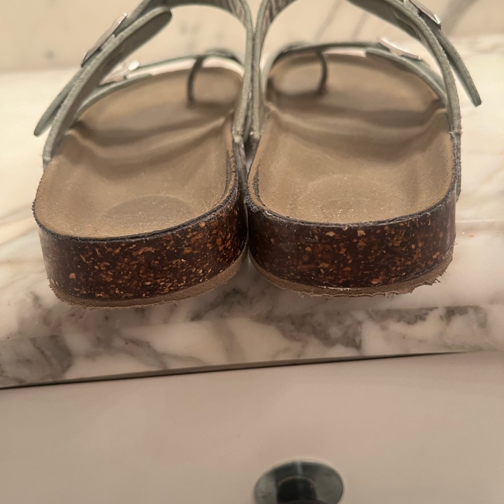 Silver Madden Girls Sandals Very Good Condition Size 2 - Picture 3 of 3